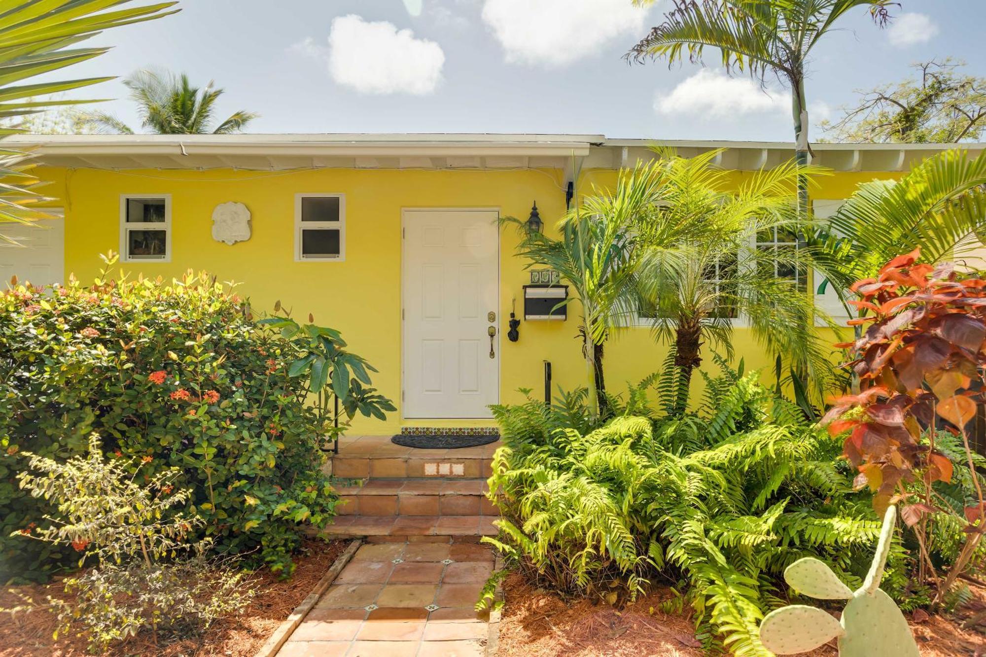 West Palm Beach Home With Fenced-In Yard And Deck! Exterior photo